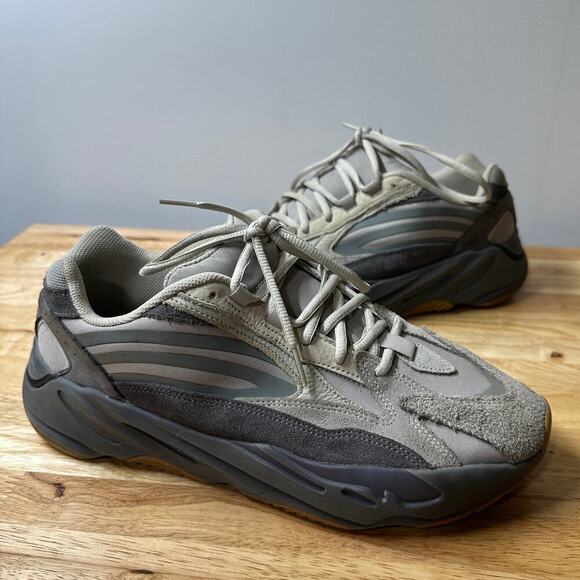 Adidas Men's Yeezy Boost 700 V2 'Tephra' Sneaker Size 10.5 EUC